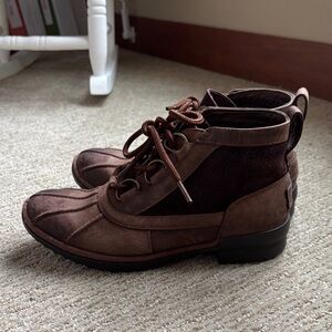 UGG Heather Women’s Brown Leather Tie Duck Boots Size US 6.5